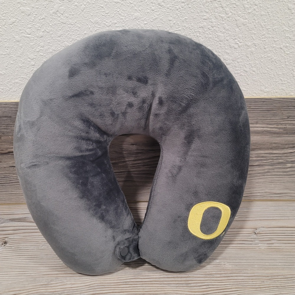 memory foam neck pillow Oregon Ducks logo cover can be removed and cleaned